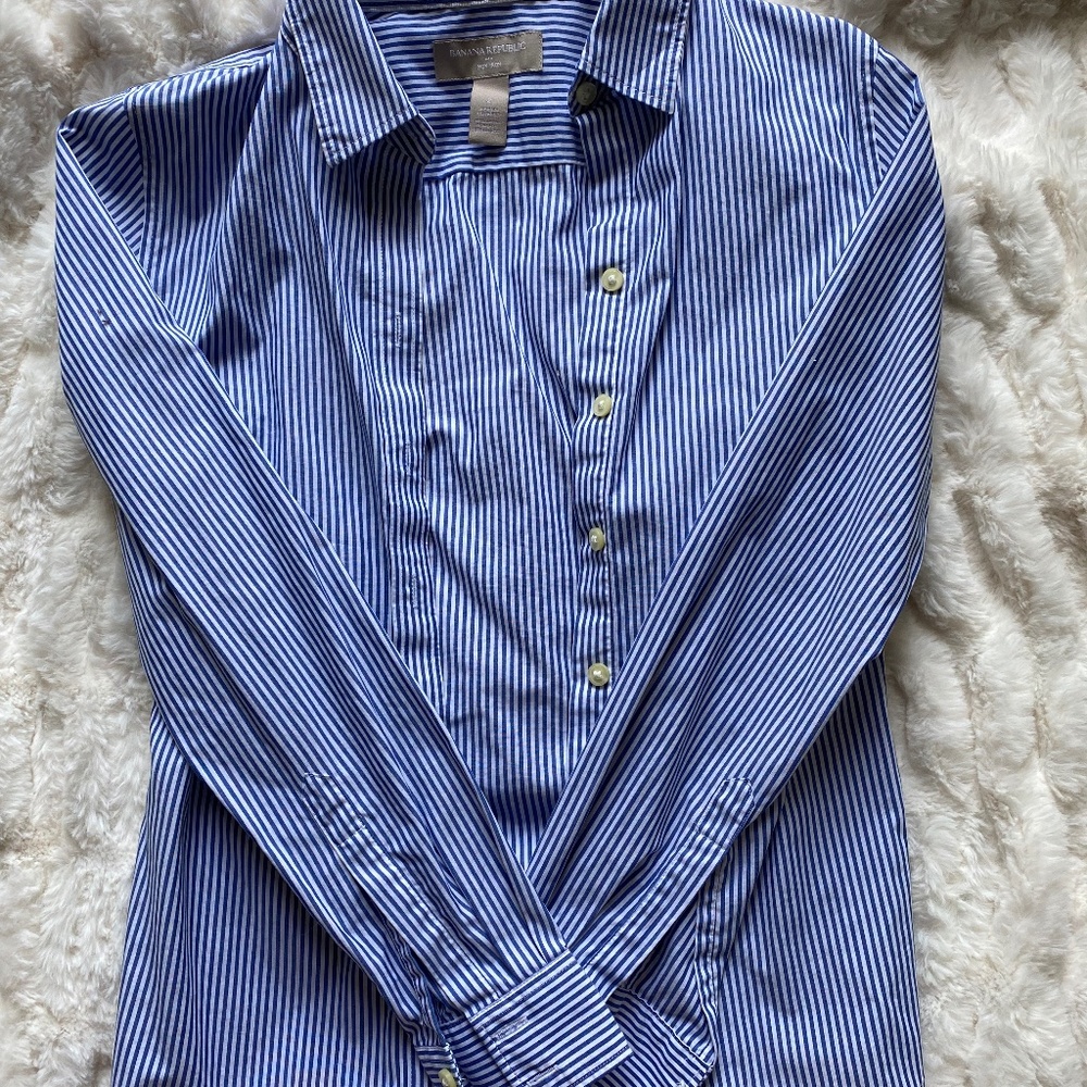 Banana Republic Button Up Size 2